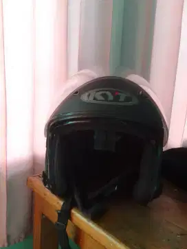 Jual helm KYT ORI masih bagus