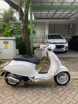 VESPA SPRINT 3V 2014 WHITE GOOD CONDITION