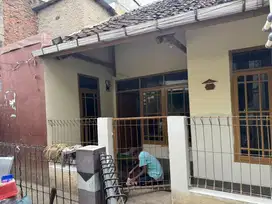 Disewakan/dikontrakan rumah daerah cipedes tengah