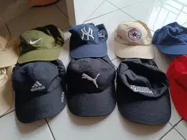 Topi beragam motif