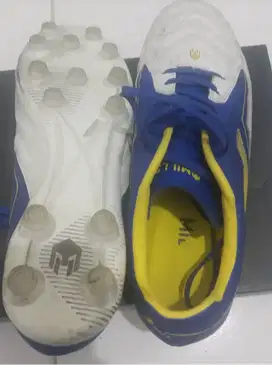 Dijual cepat Sepatu bola Mills