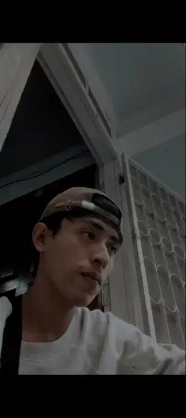 Plis kalo ada loker freelance yang serius inbok butuh banget