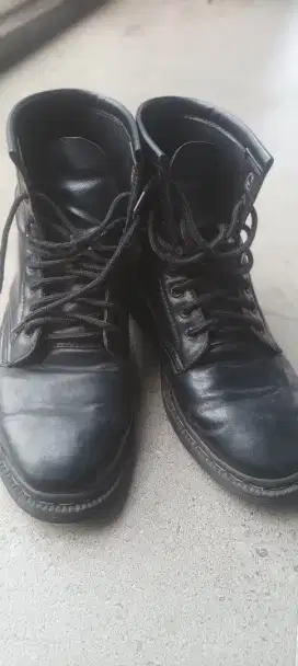 sepatu mr jons size 42 hitam pekat