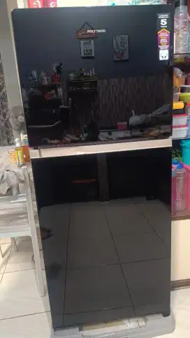 Di jual edisi pindahan kulkas Polytron 2 pintu msh mulus bgtt
