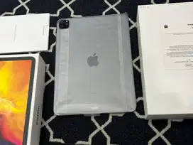 Ipad pro (2th generation) iBox like new