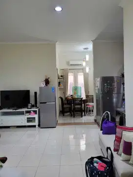 Rumah 2 Lantai. Rapi. Bebas Banjir.