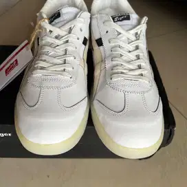 Sepatu Pria Onitsuka Tokuten White Beige Black