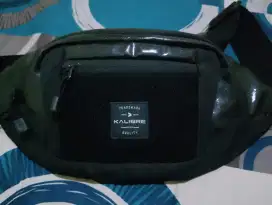 Tas slempang KALIBRE