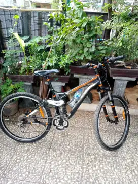 Sepeda merk wimcycle maxxis