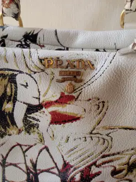 Tas Prada kulit white angel