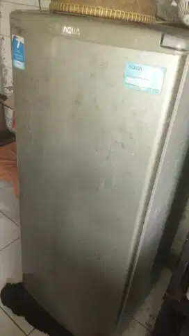Kulkas Freezer merk AQUA
