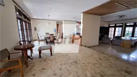 Rumah 4 Kamar Tidur di Cisitu, Dago
