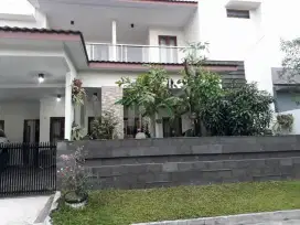 Dijual Rumah 2 Lantai Full Furnished SHM Kawasan Nyaman Bebas Banjir
