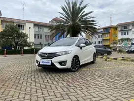 TDP 10JT Honda Jazz 1.5 RS Bensin-AT Putih 2016