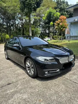 BMW 520i modern 2014 black