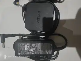 Charger original laptop asli