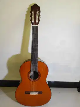 Gitar klasik CS40 ukuran 3/4 kondisi masih mulus
Senar baru ganti