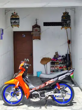 Yamaha F1ZR / FIZR Istimewa simpanan pribadi warna asli oren jos
