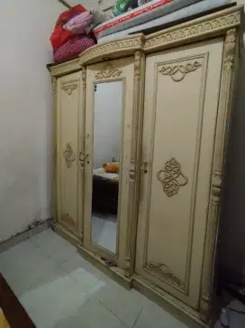 Lemari Baju Bahan Kayu Jati