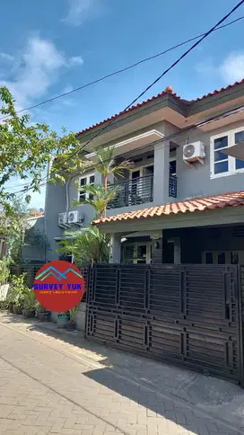 Rumah di ciledug strategis 200 m2 2 lantai .