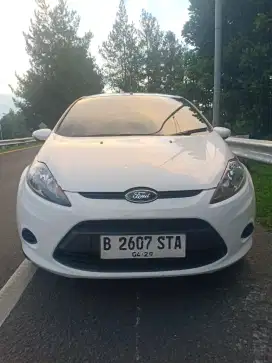 Ford Fiesta Trend 2013 AT LOW KM