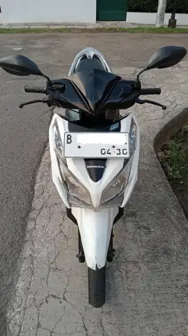 Honda Vario 125 tahun 2014 KZR ISS tipe tertinggi mulus pajak panjang