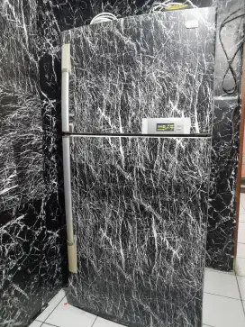Kulkas lg jumbo kapasitas besar