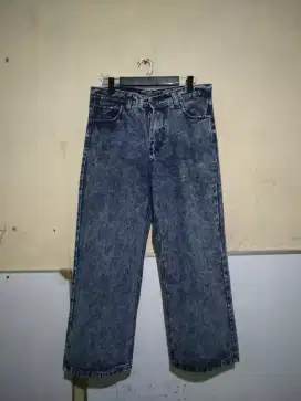 Celana jeans model baggy