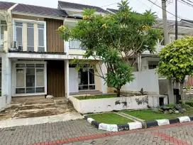 Disewakan rumah mewah 2lt semi furnish di Bukit Cimanggu City