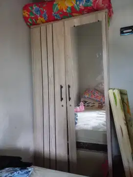 Dijual cepat lemari 2 pintu