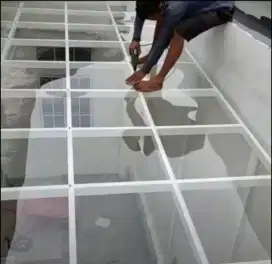 Kanopi transparan