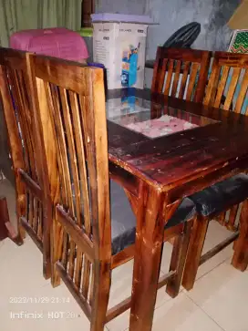 Meja makan kursi 4