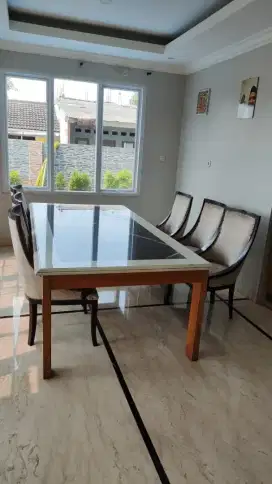 Meja makan marmer & 6 kursi (satu set)