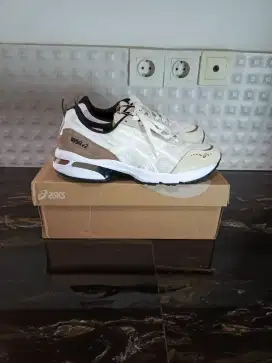 Asics Gel 1090V2 size 43