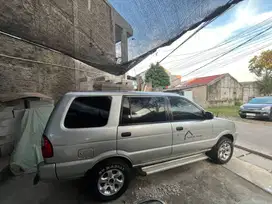 Isuzu Panther LS Hi-Grade Turbo 2.5 AT
