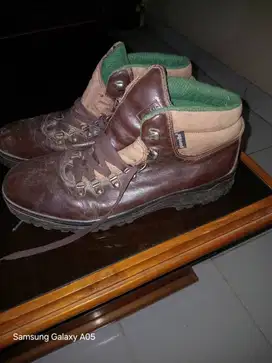 Sepatu boot porelle