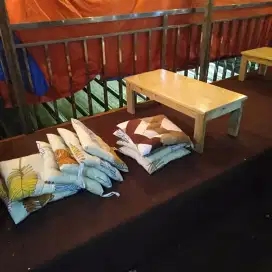 Meja lesehan bekas