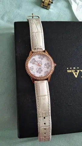 Jam tangan Mango