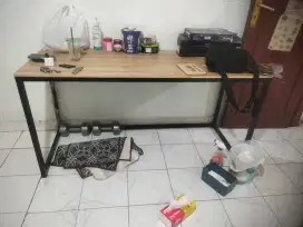 Meja komputer dan gaming scandia