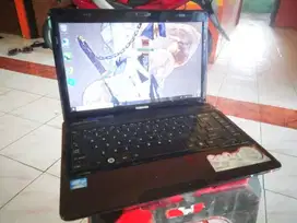 Laptop THOSIBA SATELITE L 735