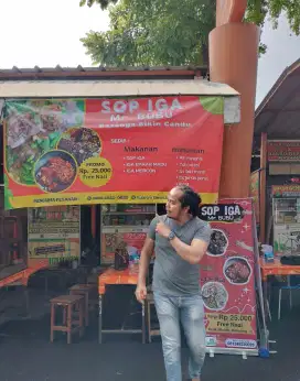 Dicari pelayan dan tukang masak