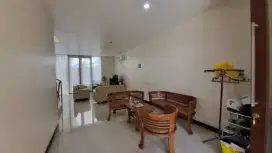 Mewah! Rumah Riverside Blimbing Kota Malang
