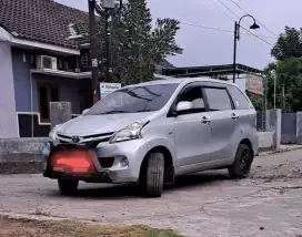 BU di Jual Mobil Toyota Avanza Type E Thn 2014