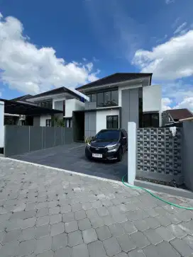 Rumah Mewah Carpot 2 Mobil Kawasan Perumahan 18 Menit Ke UGM