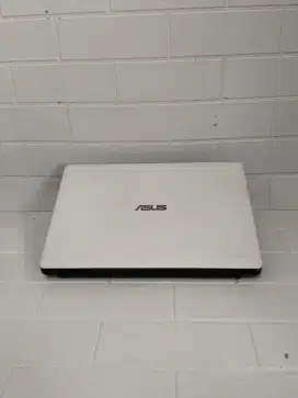 Asus X450CA 
Intel Celeron CPU 1017U
Ram 10 GB / 500 GB