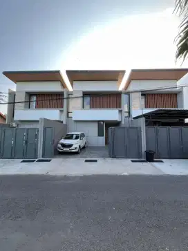 Rumah Mewah 2 Lantai Carpot 2 Mobil 18 Menit Ke Kota di Jl Palagan Km9