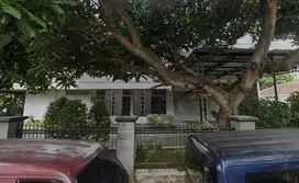 Rumah 2 Lt tanahnya luas FULL FURNISHED di Kelud Utara, Sampangan
