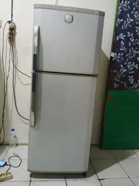 Di jual kulkas LG 2 pintu