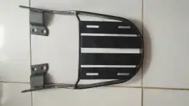 Bracket. Breket, behel Box Givi, Shad, KMI Mio