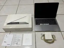Macbook Pro 13 Inch i5 8GB/256GB Touchbar, Termurah